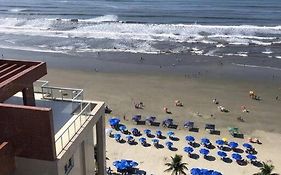 Apto charme frente para a praia